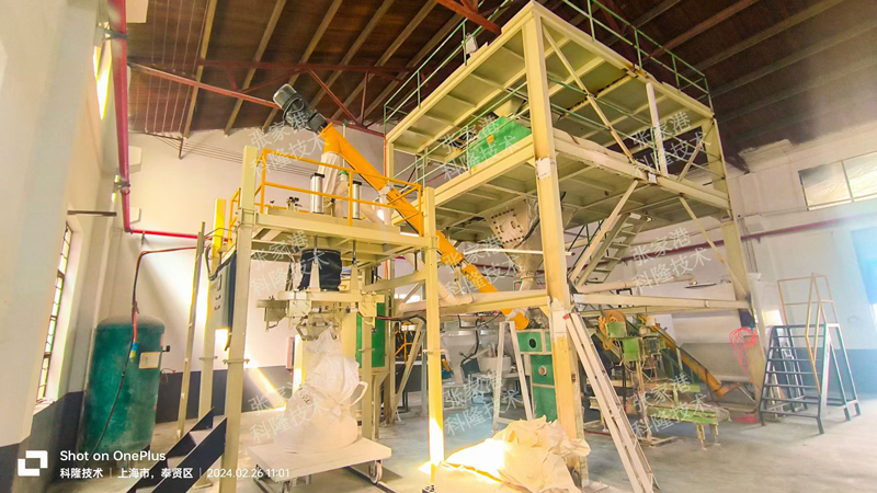 Calcium-powder-and-granular-material-are-weighed-and-mixed-together3